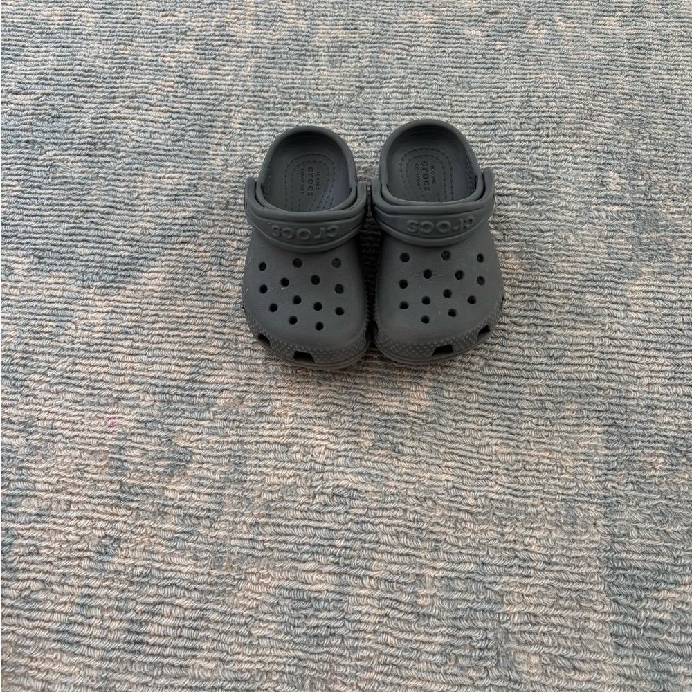 Crocs toddler size 6